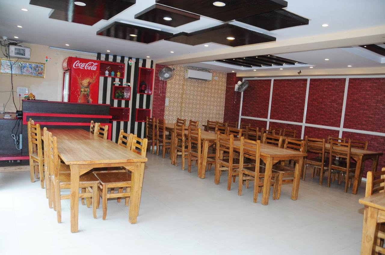 Hotel Pratz Inn Hyderabad Esterno foto